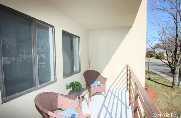 $169,000 | 1204 Whitney Avenue, Unit 204, Hamden, CT 06517