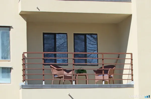 $169,000 | 1204 Whitney Avenue, Unit 204, Hamden, CT 06517