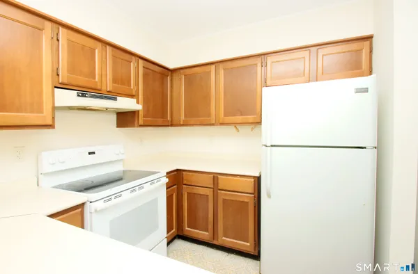 $169,000 | 1204 Whitney Avenue, Unit 204, Hamden, CT 06517