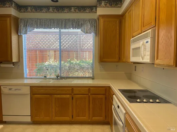 $660,000 | 849 Patti Page Court, Windsor, CA 95492