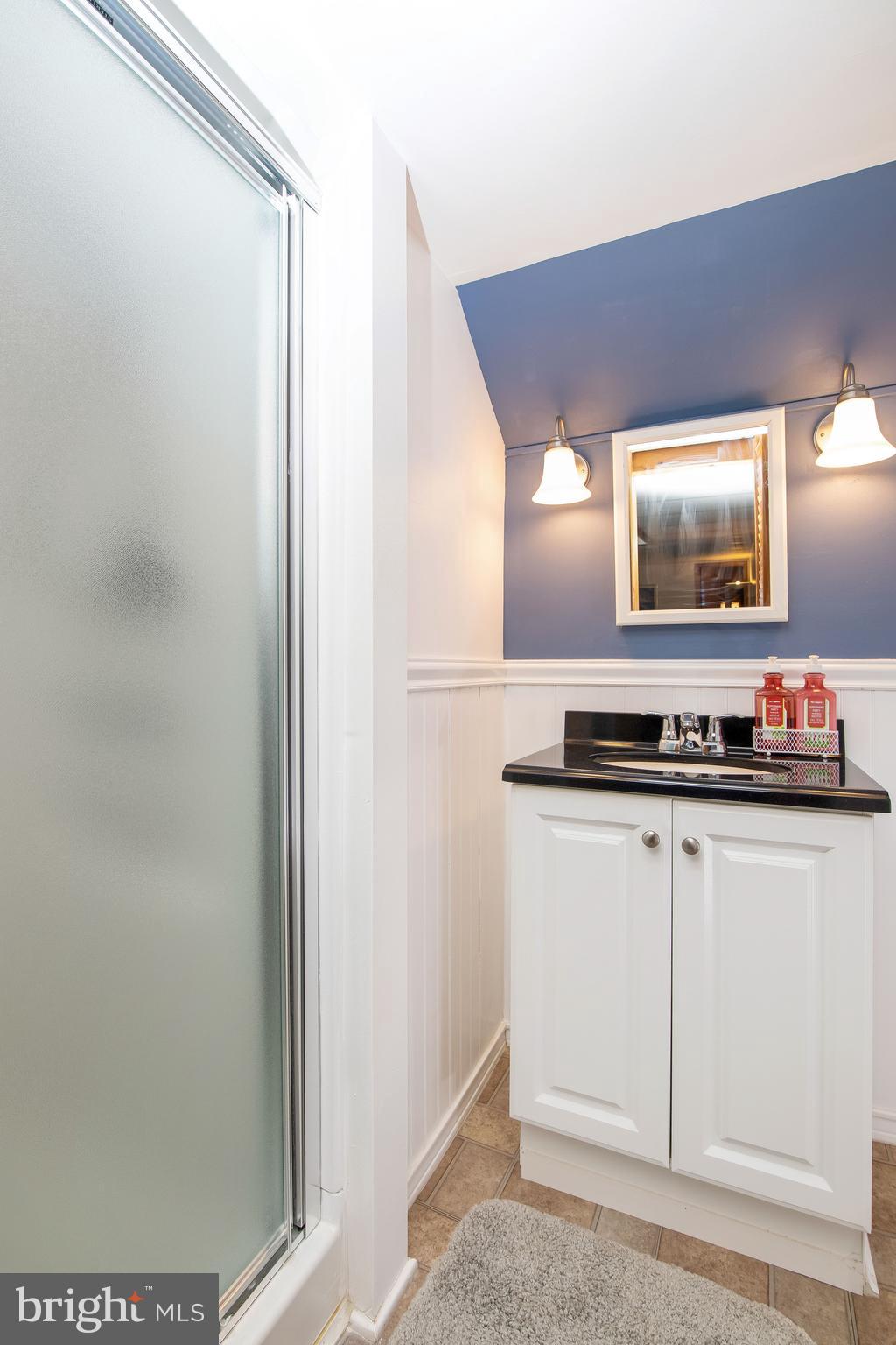 23 Wayne Avenue Springfield, PA 19064 - Photo 40 of 43 3rd Floor Bathroom