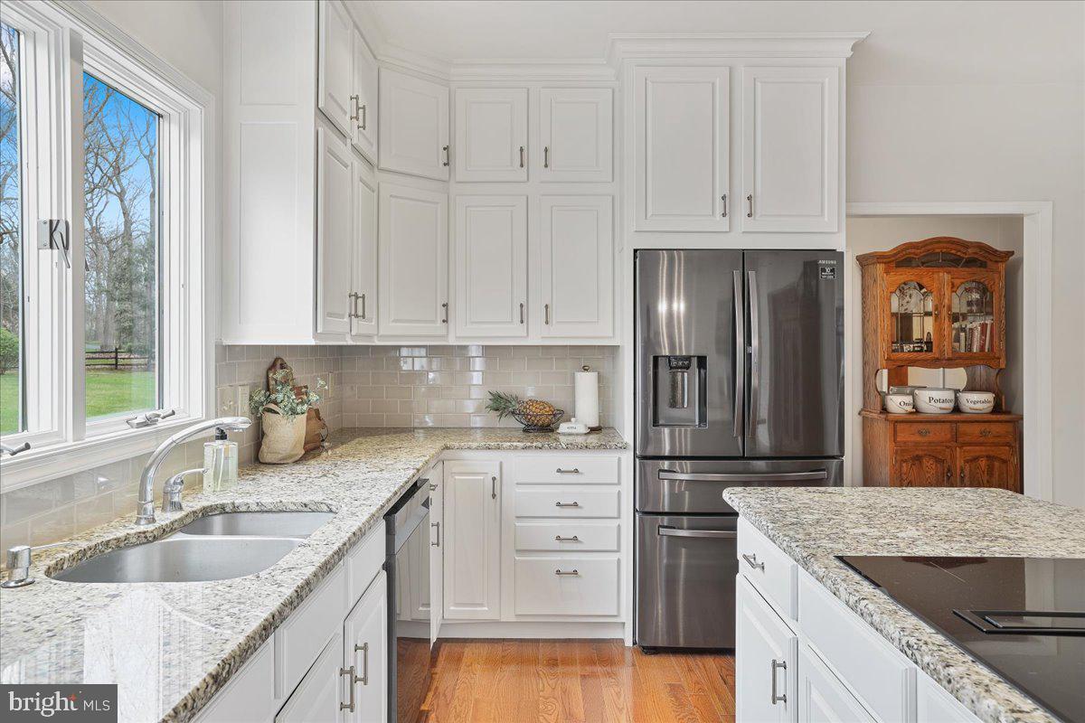2 Hunters Lane Tabernacle, NJ 08088 - Photo 27 of 70 Kitchen.- Soft close hinge on cabinetry