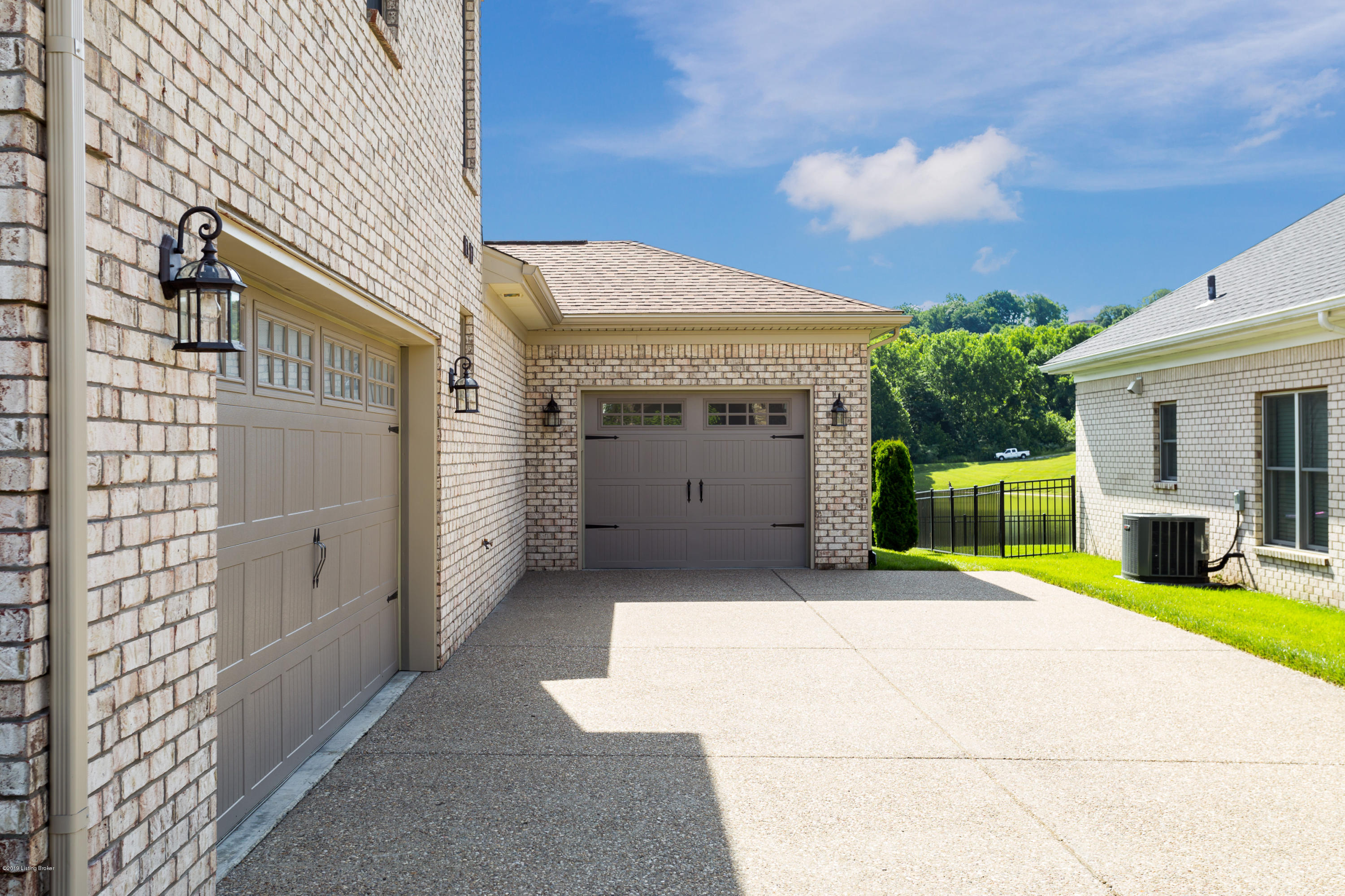 1940 Rivers Landing Drive Prospect, KY 40059 - Photo 3 of 38 539EF227-39CF-4D6C-AE7D-168E5972A99B