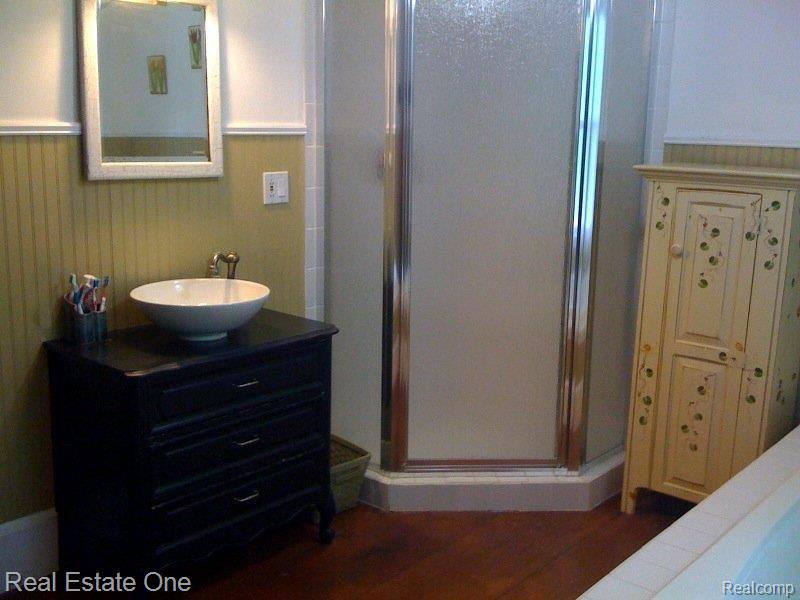 10300 Hadley Road Clarkston, MI 48348 - Photo 9 of 19 bath1