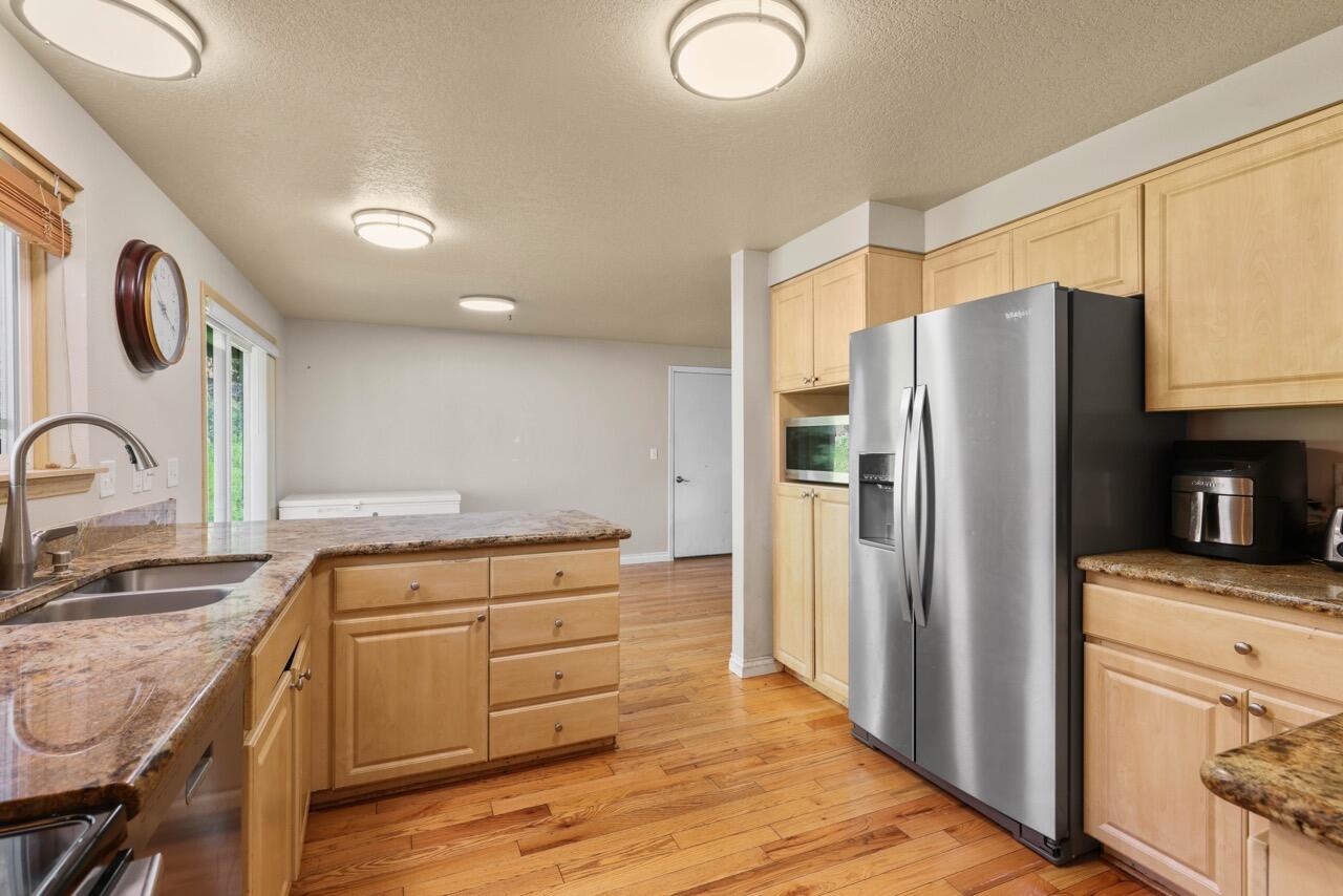 1438 Summit Loop Grants Pass, OR 97527 - Photo 13 of 28 EP1A9399 Large