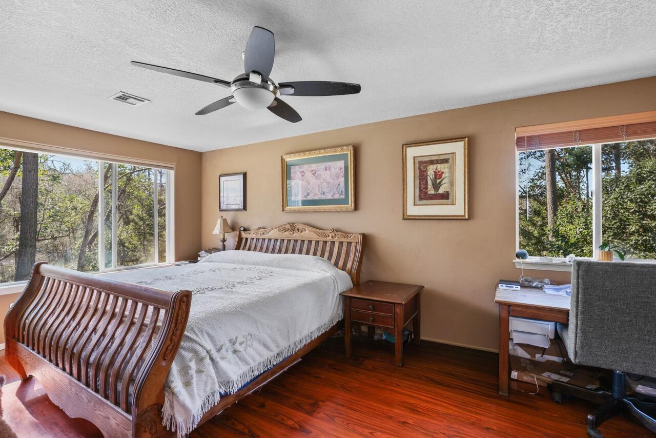 1438 Summit Loop Grants Pass, OR 97527 - Photo 20 of 28 EP1A9420 Large