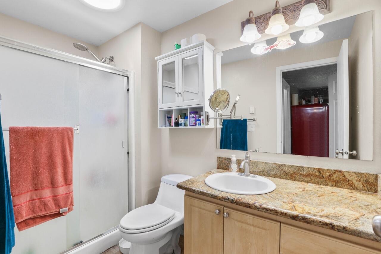 1438 Summit Loop Grants Pass, OR 97527 - Photo 21 of 28 EP1A9417 Large