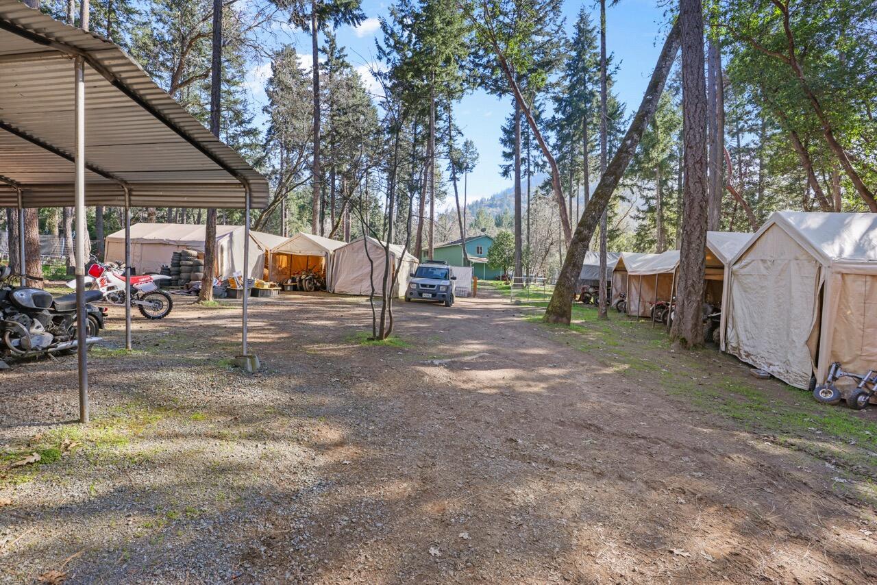 1438 Summit Loop Grants Pass, OR 97527 - Photo 27 of 28 EP1A9439 Large