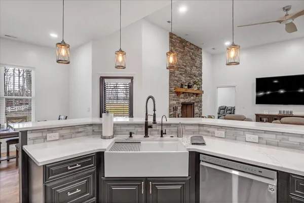 $1,250,000 | 4660 South Pittsburg Mountain Road, South Pittsburg, TN 37380