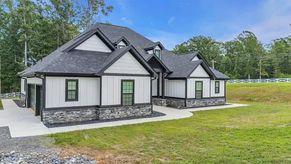$1,250,000 | 4660 South Pittsburg Mountain Road, South Pittsburg, TN 37380