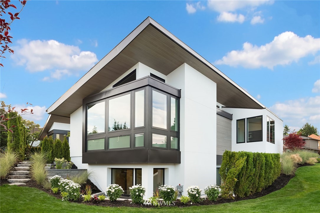 1043 Belfair Road Bellevue, WA 98004 - Photo 2 of 25