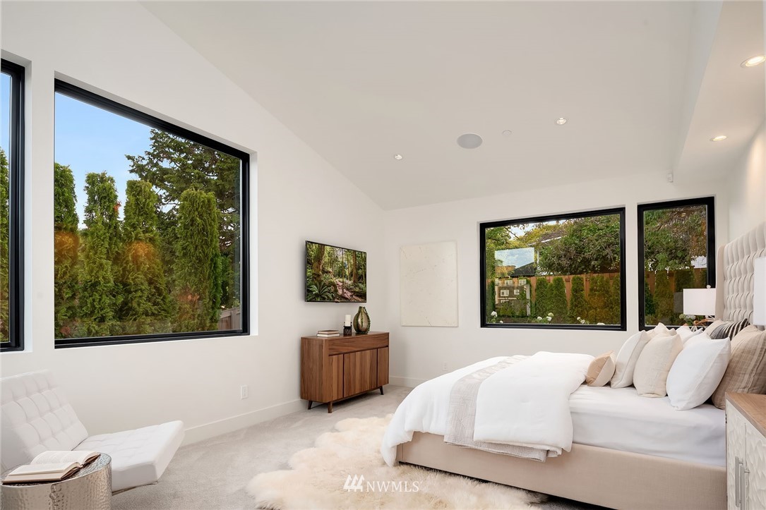 1043 Belfair Road Bellevue, WA 98004 - Photo 11 of 25