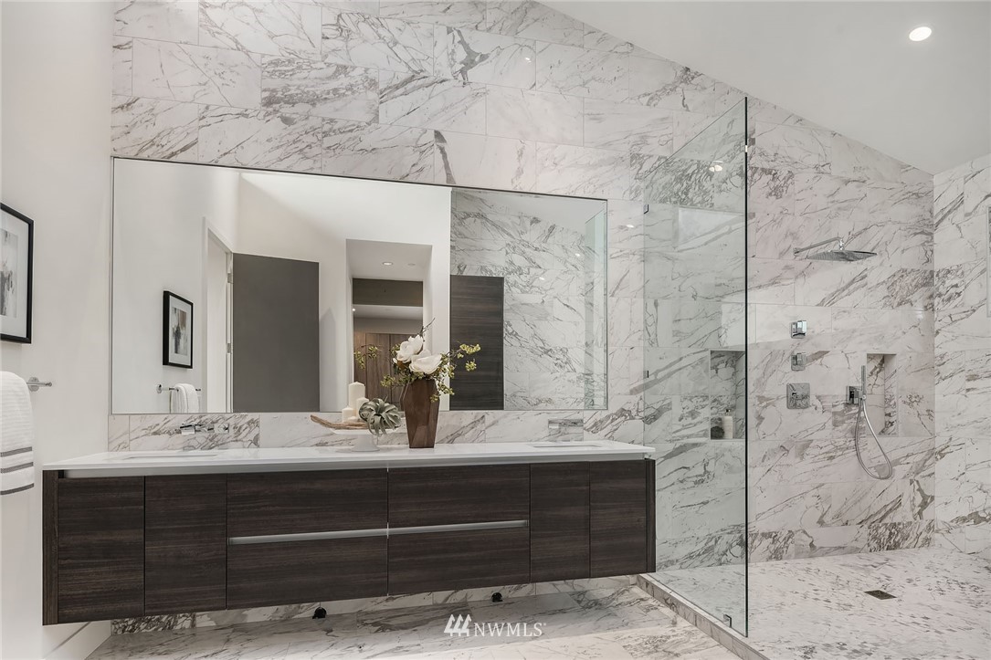 1043 Belfair Road Bellevue, WA 98004 - Photo 12 of 25