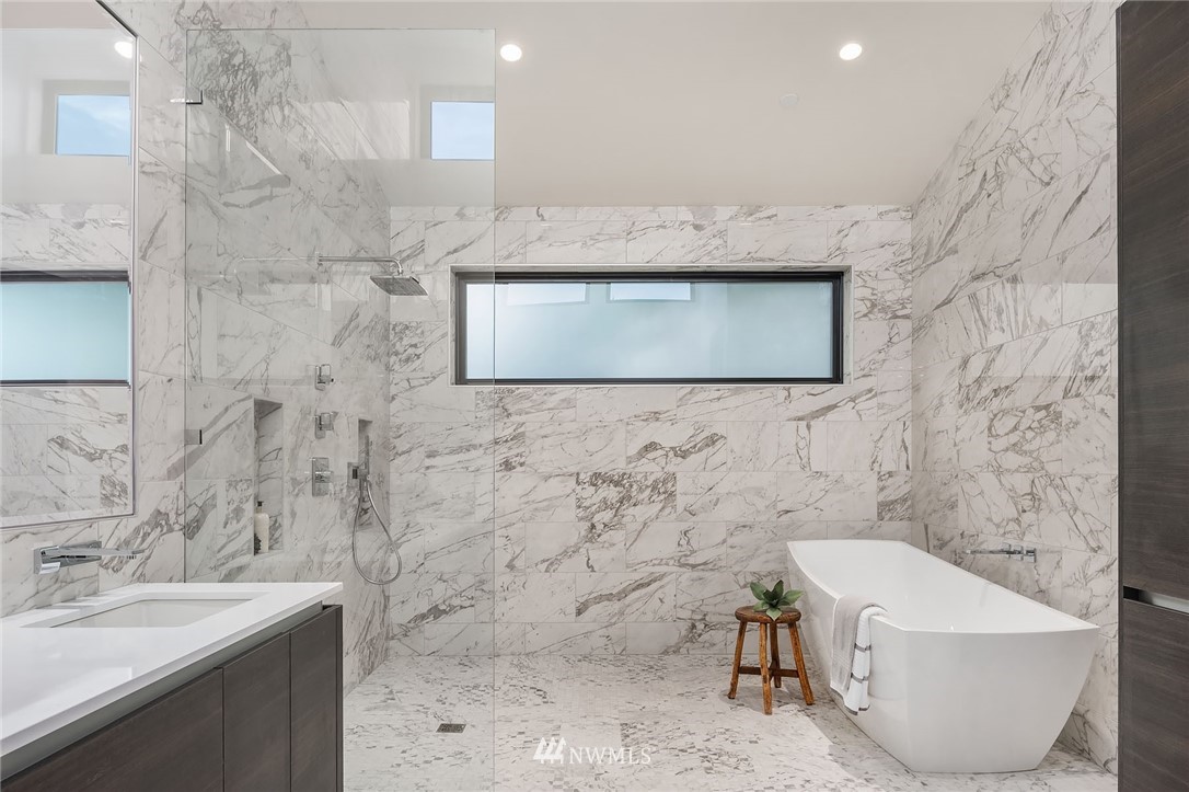 1043 Belfair Road Bellevue, WA 98004 - Photo 13 of 25