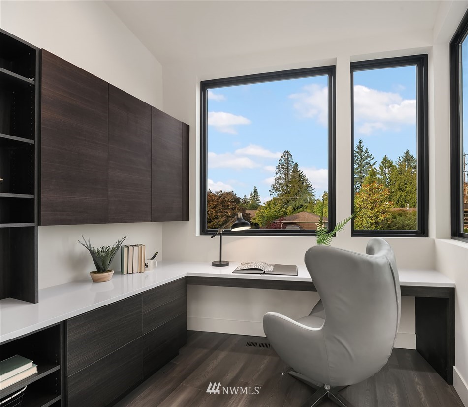 1043 Belfair Road Bellevue, WA 98004 - Photo 15 of 25