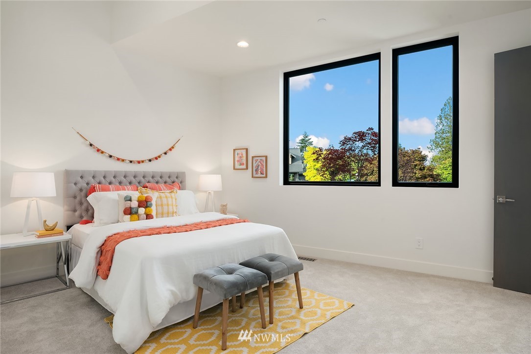 1043 Belfair Road Bellevue, WA 98004 - Photo 16 of 25