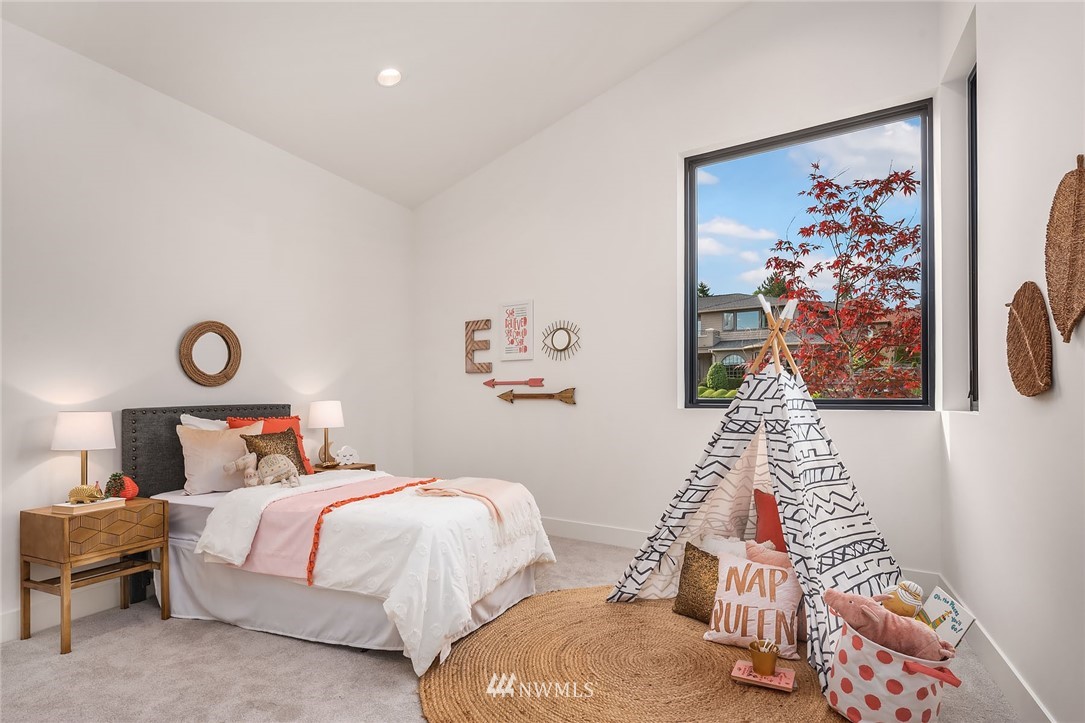 1043 Belfair Road Bellevue, WA 98004 - Photo 17 of 25