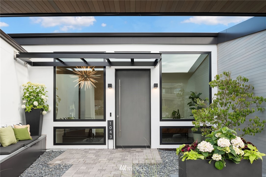 1043 Belfair Road Bellevue, WA 98004 - Photo 3 of 25