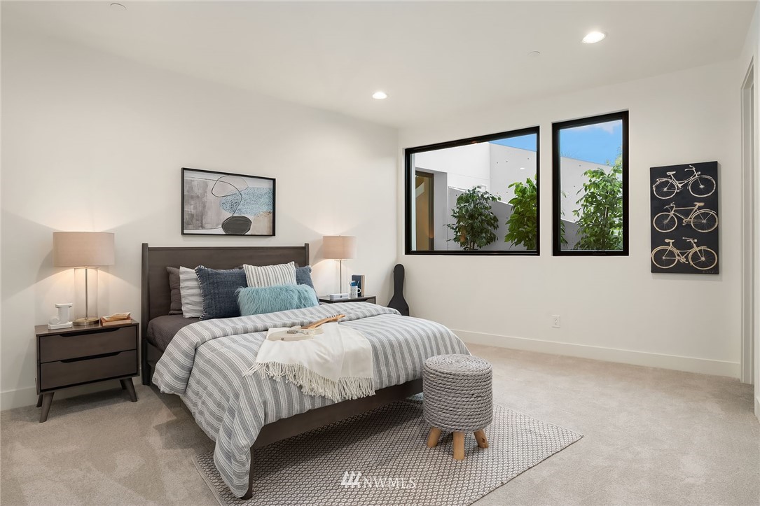 1043 Belfair Road Bellevue, WA 98004 - Photo 22 of 25