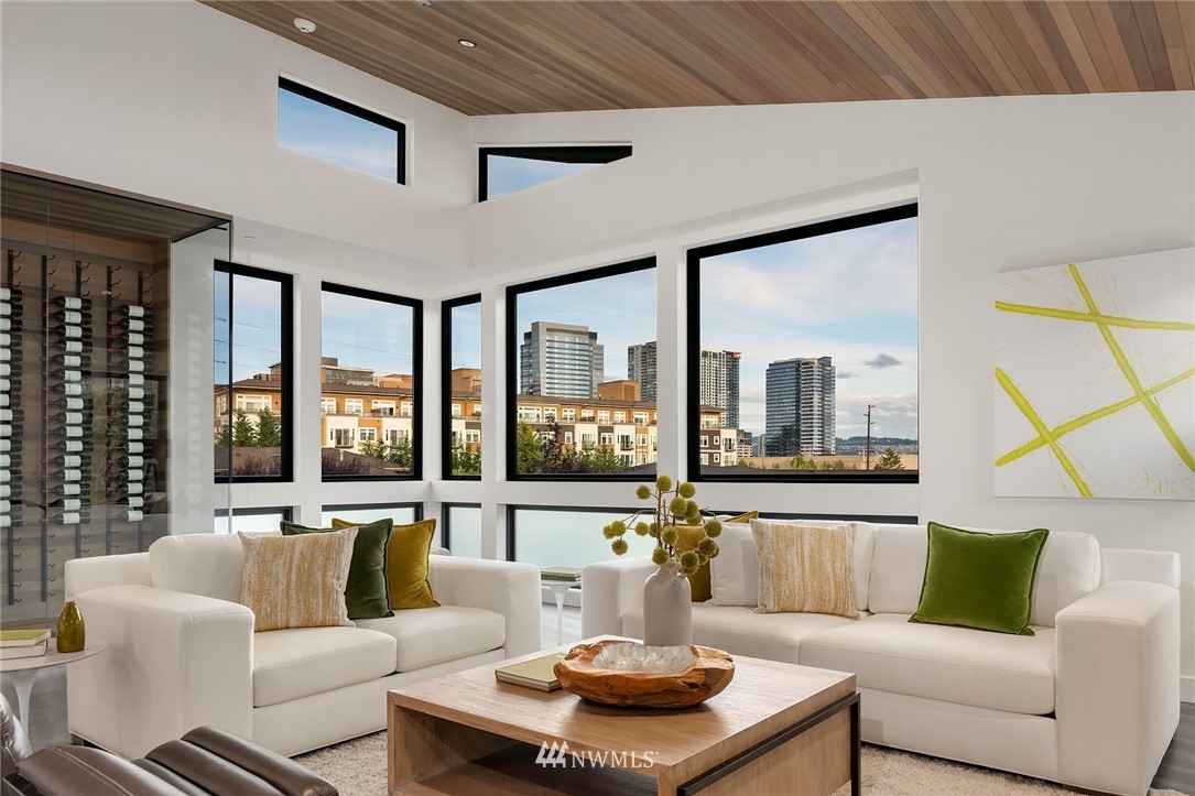 1043 Belfair Road Bellevue, WA 98004 - Photo 4 of 25