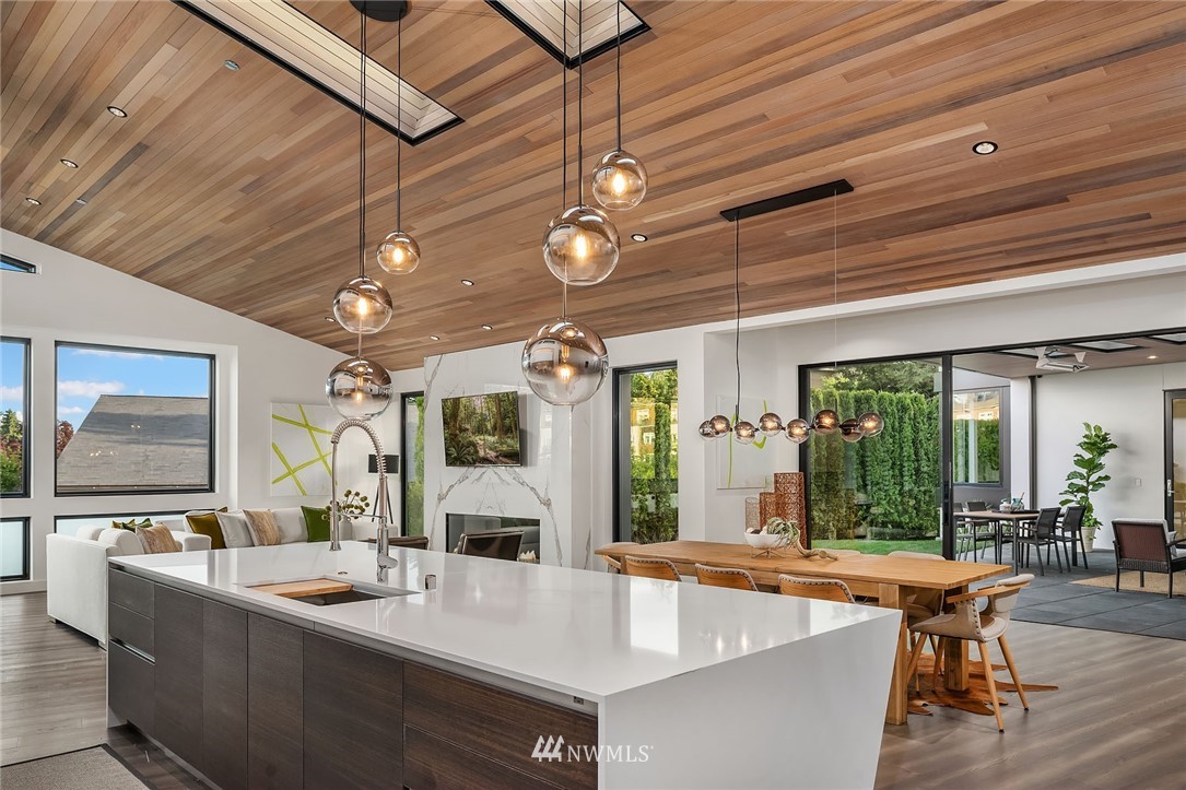 1043 Belfair Road Bellevue, WA 98004 - Photo 8 of 25