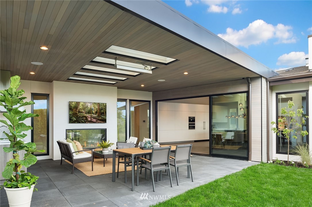 1043 Belfair Road Bellevue, WA 98004 - Photo 9 of 25