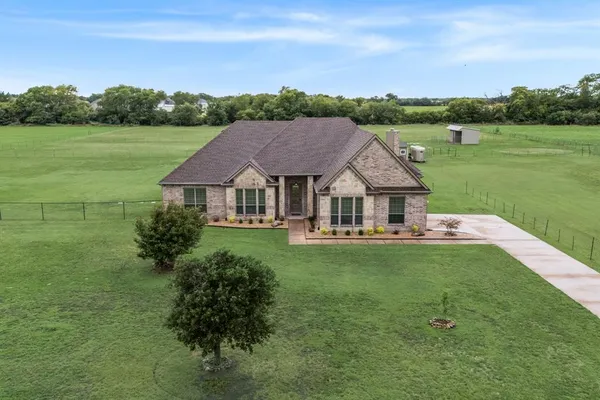 $600,000 | 6192 Graham Point Trail, Royse City, TX 75189
