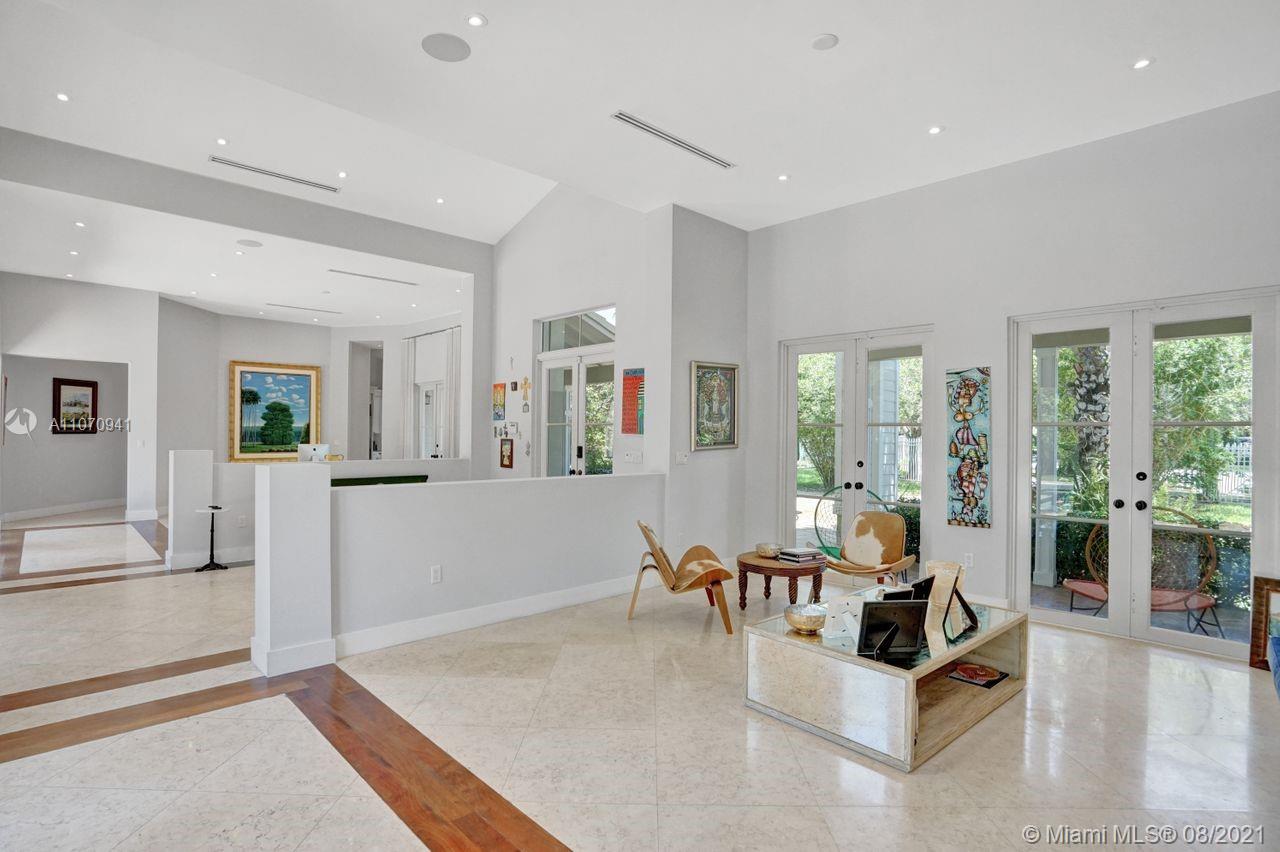 12260 Southwest 95th Avenue Miami, FL 33176 - Photo 20 of 98 a living room with furniture and a table