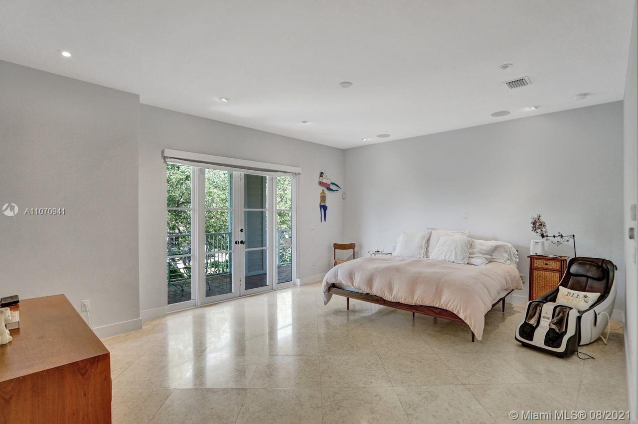 12260 Southwest 95th Avenue Miami, FL 33176 - Photo 27 of 98 a spacious bedroom with a bed and a window