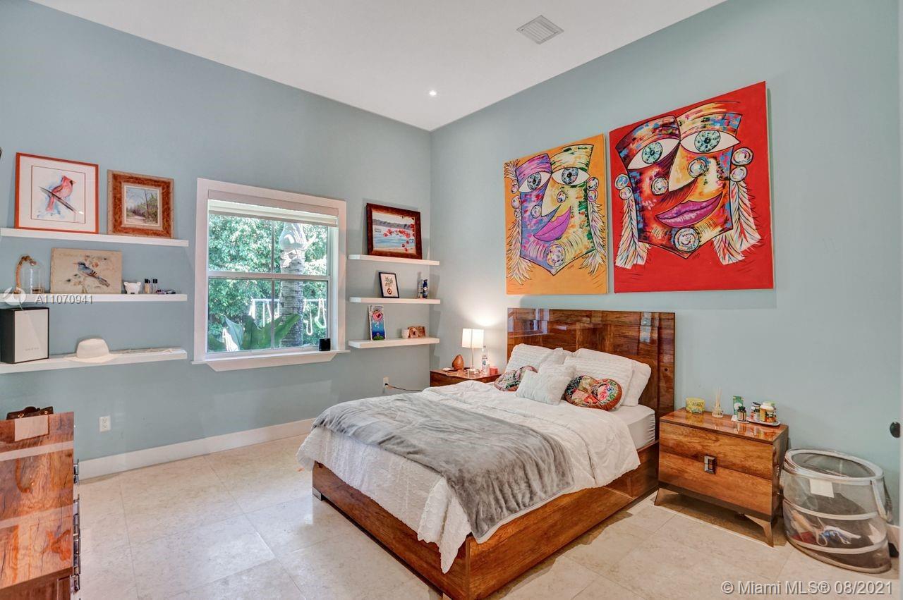 12260 Southwest 95th Avenue Miami, FL 33176 - Photo 55 of 98 a bedroom with a bed and a window