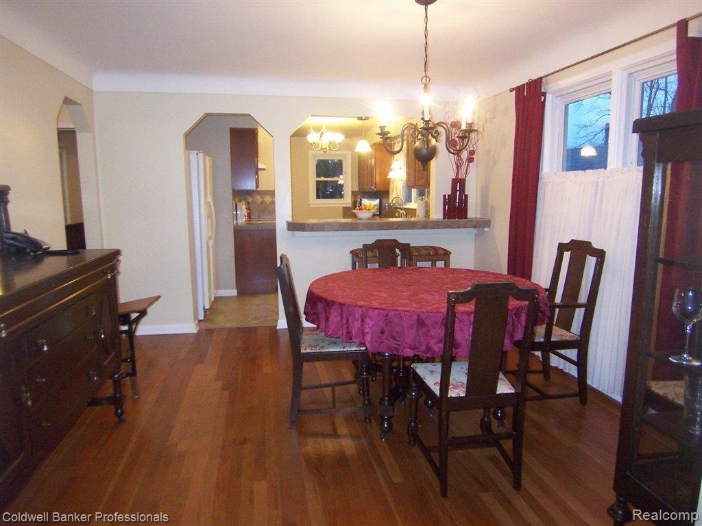 2845 Hickory Lawn Road Rochester, MI 48307 - Photo 10 of 16 Dining Rm into Kit-HL.JPG