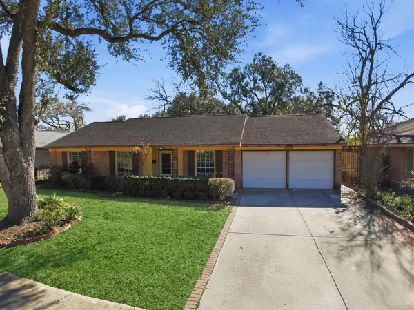 a view of house with backyard and garden