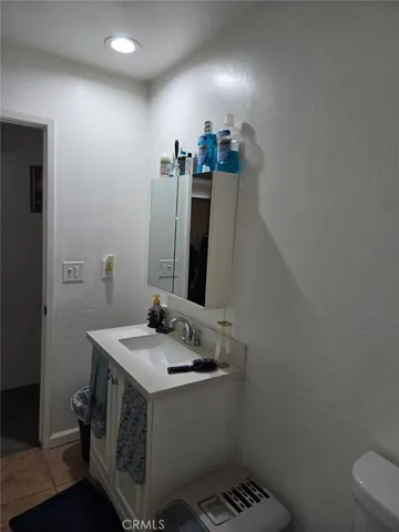 a view of entryway with a yard