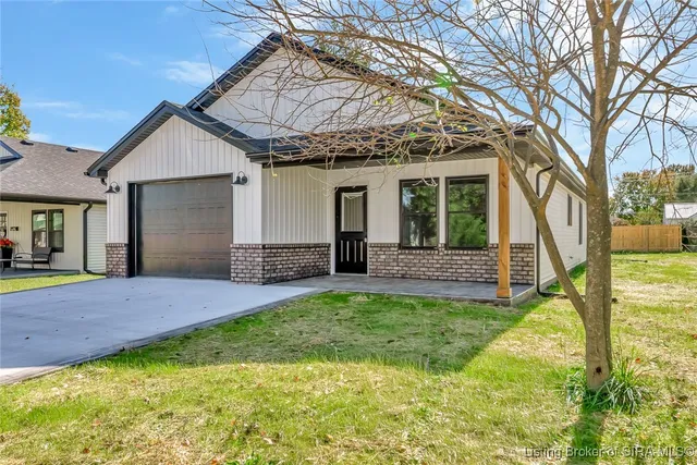 $239,900 | 633 West Cherry Street, Scottsburg, IN 47170