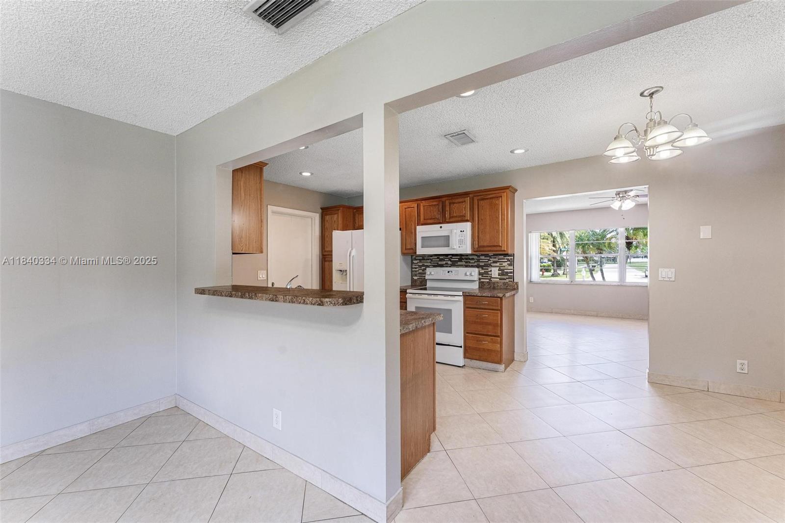 9285 Affirmed Lane Boca Raton, FL 33496 - Photo 11 of 32 Gallery Image 11