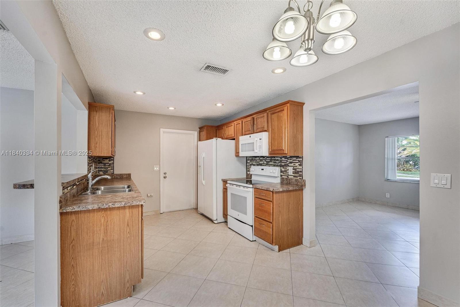 9285 Affirmed Lane Boca Raton, FL 33496 - Photo 6 of 32 Gallery Image 6