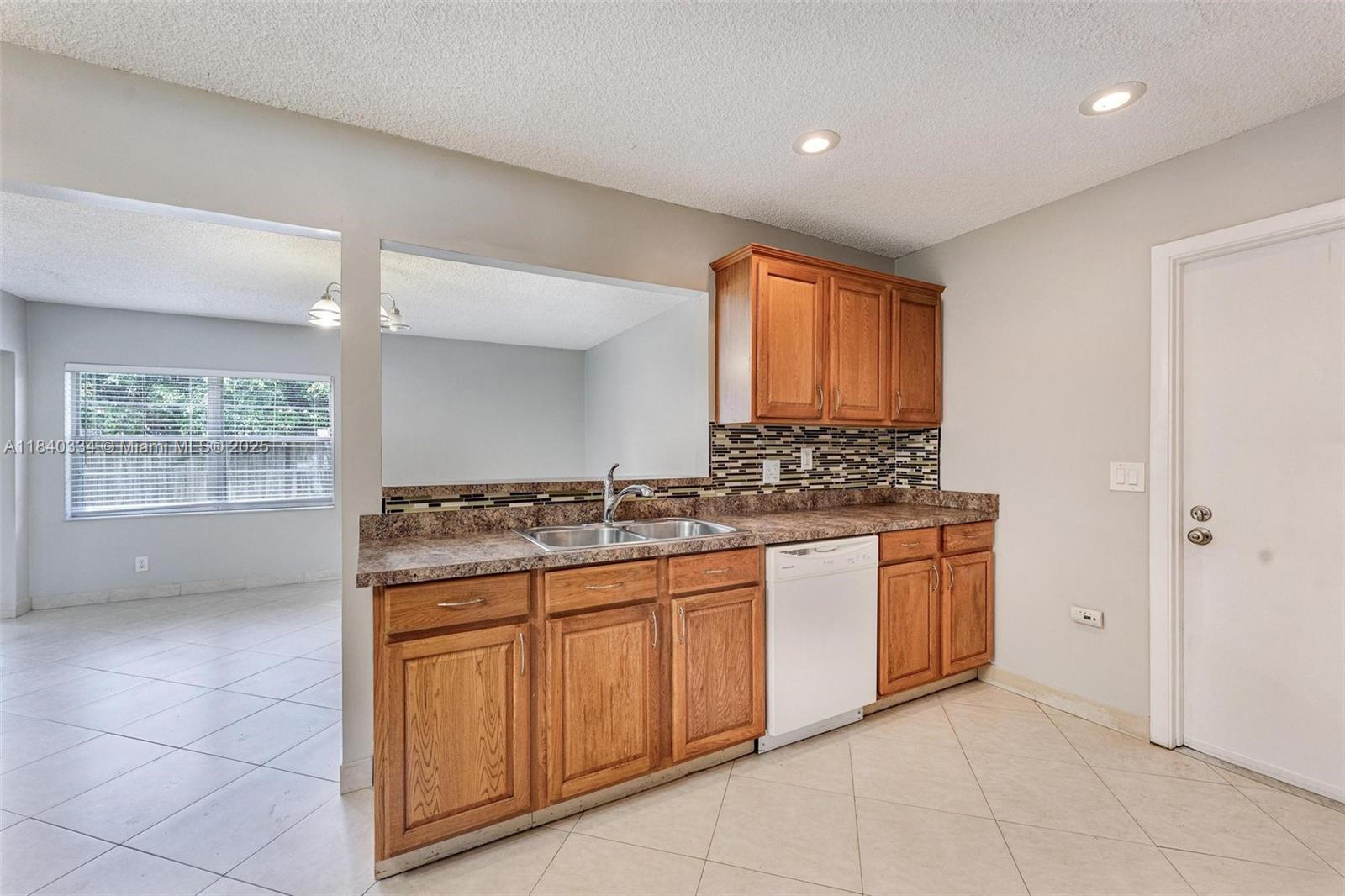 9285 Affirmed Lane Boca Raton, FL 33496 - Photo 8 of 32 Gallery Image 8
