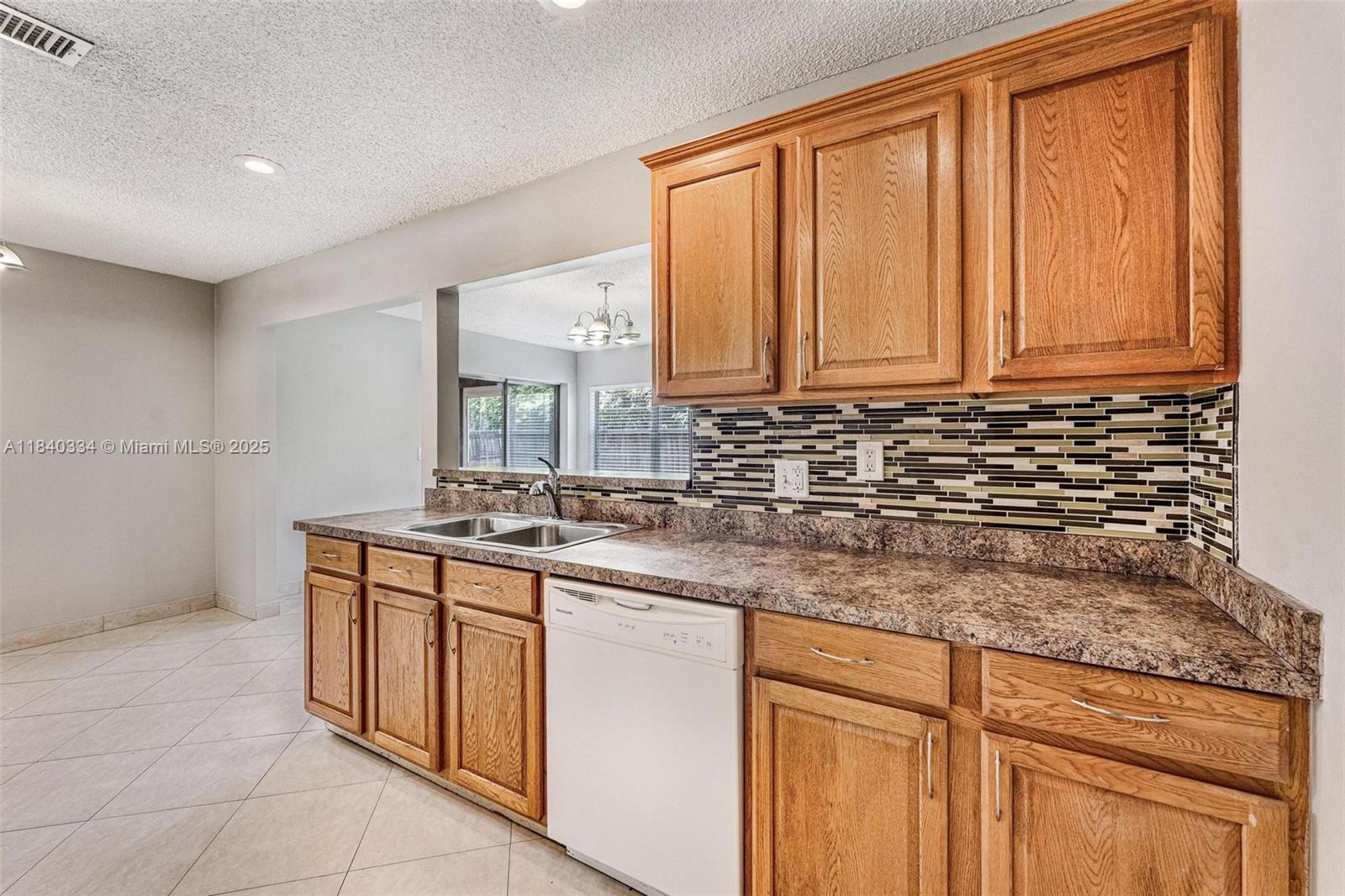 9285 Affirmed Lane Boca Raton, FL 33496 - Photo 9 of 32 Gallery Image 9
