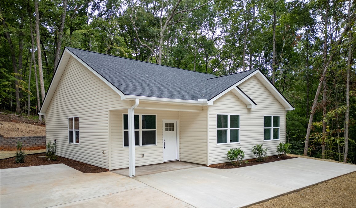 306 Hickory Trail Westminster, SC 29693 - Photo 1 of 45