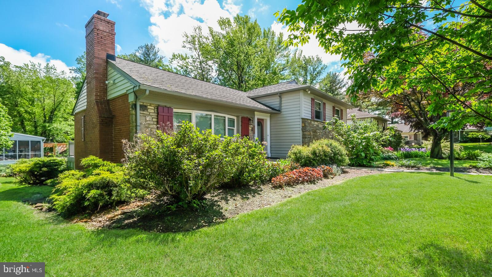 208 Fairhill Road Morton, PA 19070 - Photo 3 of 45