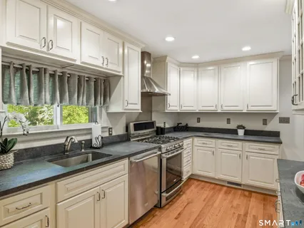 $750,000 | 26 Grandview Terrace, Essex, CT 06426