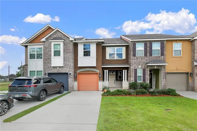 $2,150 | 203 Snowy Egret Court, Madisonville, LA 70447