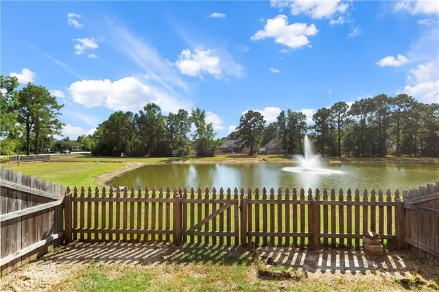 $2,150 | 203 Snowy Egret Court, Madisonville, LA 70447