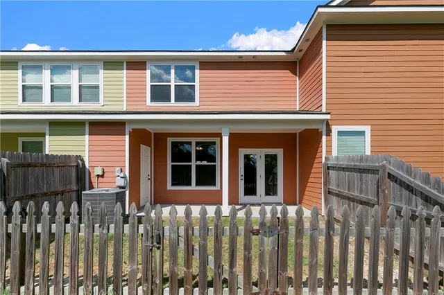 $2,150 | 203 Snowy Egret Court, Madisonville, LA 70447