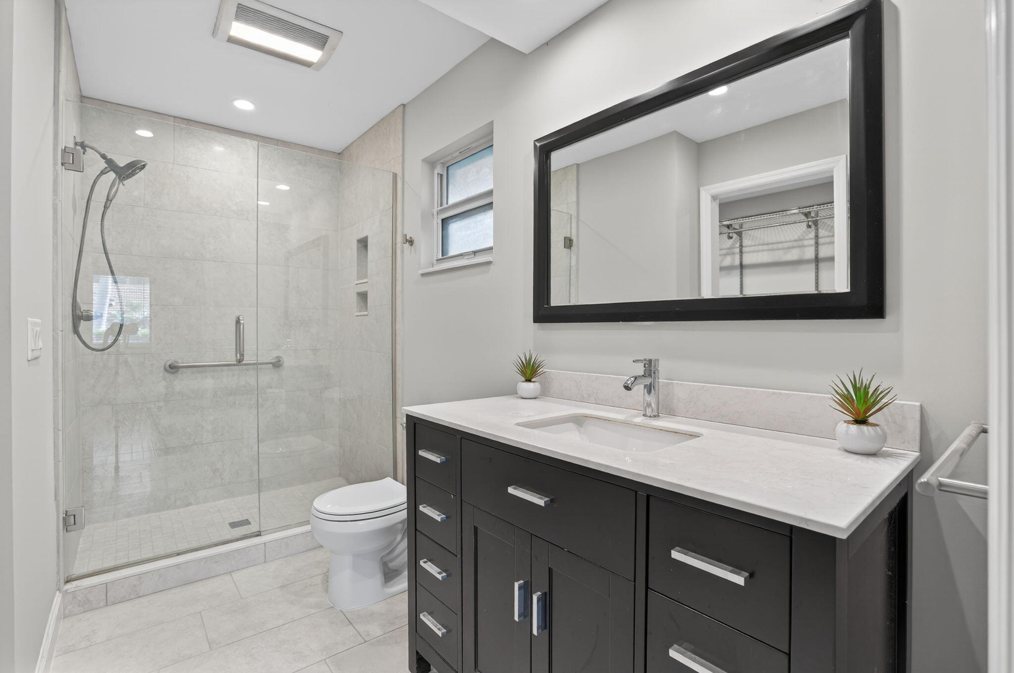 28 Hickory Hill Road Tequesta, FL 33469 - Photo 13 of 30 28 HH BA WITH GLASS SHOWER 40-web-or-mls