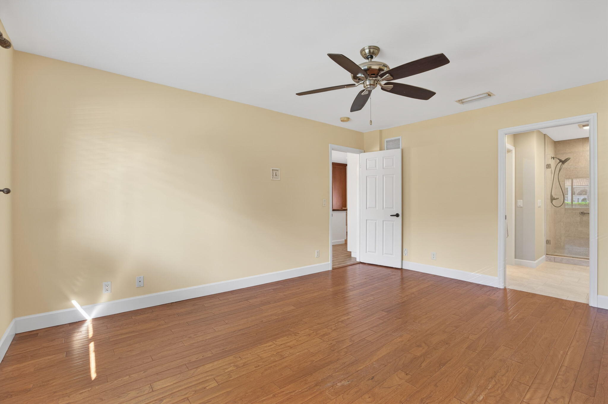 28 Hickory Hill Road Tequesta, FL 33469 - Photo 15 of 30 28 HH MBR WITH BA & CLOSET 44-web-or-mls