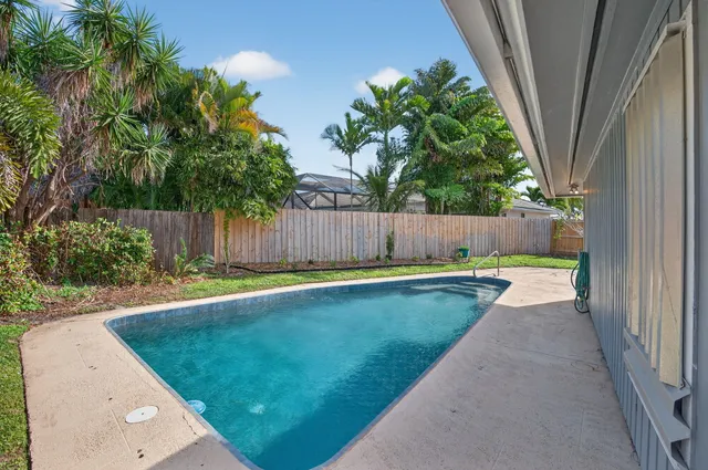 $849,000 | 28 Hickory Hill Road, Tequesta, FL 33469