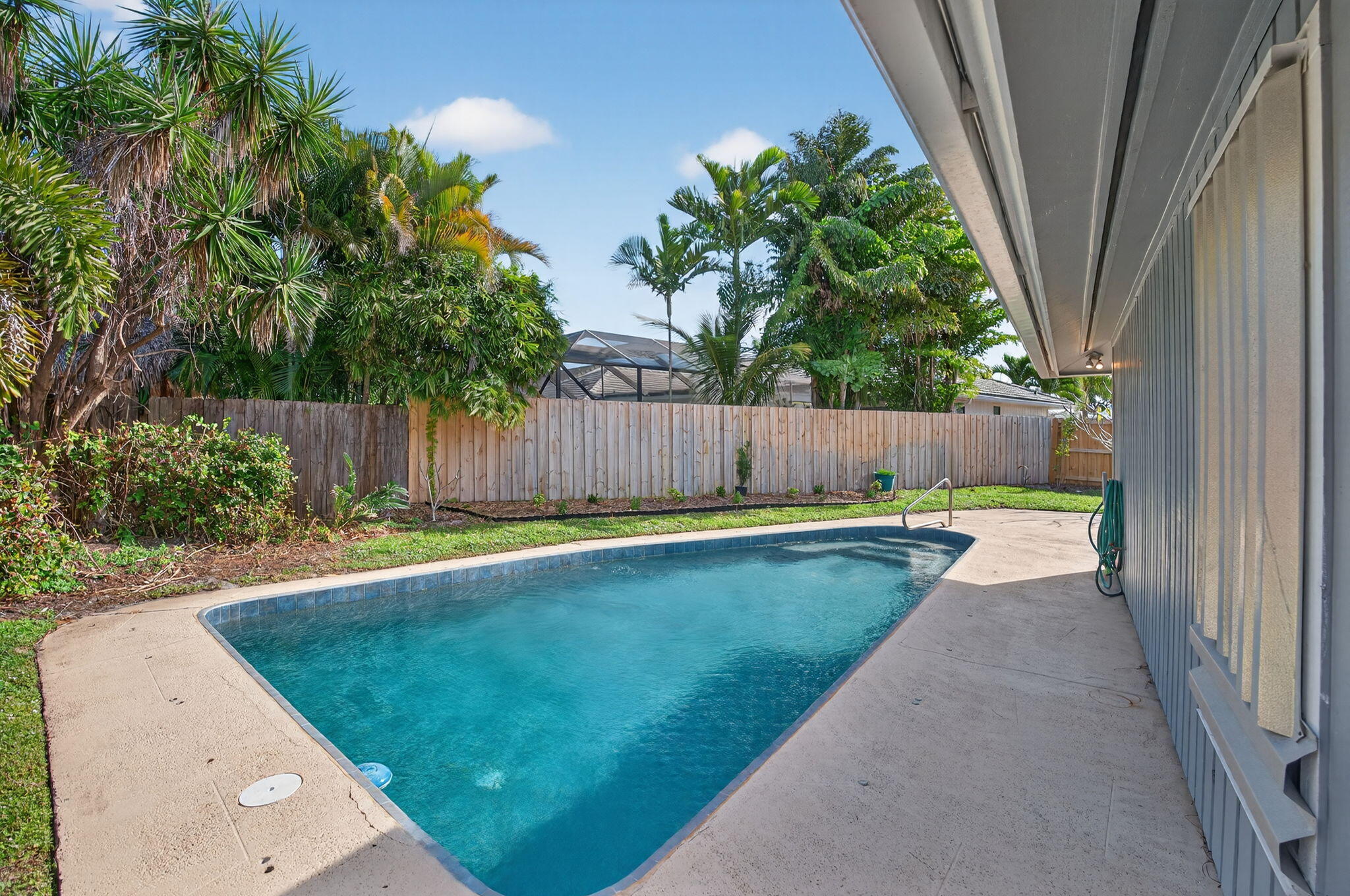 28 Hickory Hill Road Tequesta, FL 33469 - Photo 27 of 30 28 HH POOL VIEW TO FENCE 72-web-or-mls-_