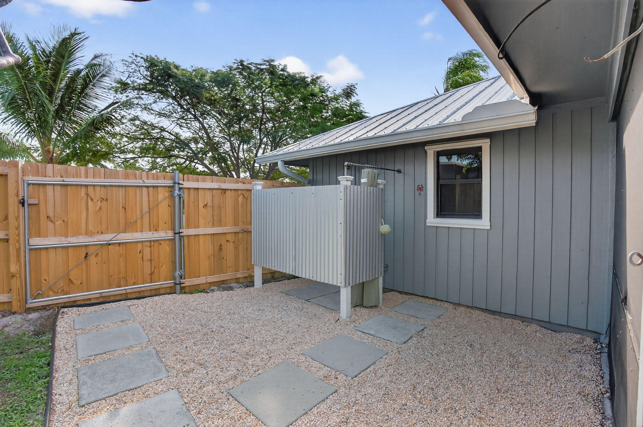 28 Hickory Hill Road Tequesta, FL 33469 - Photo 29 of 30 28 HH OUTDOOR SHOWER 75-web-or-mls-_MLP1