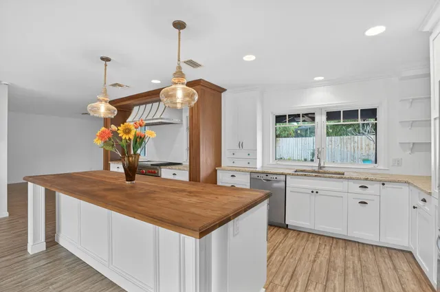 $849,000 | 28 Hickory Hill Road, Tequesta, FL 33469